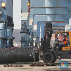 Investasi & Penjualan Ritel China Terpukul Perang Dagang