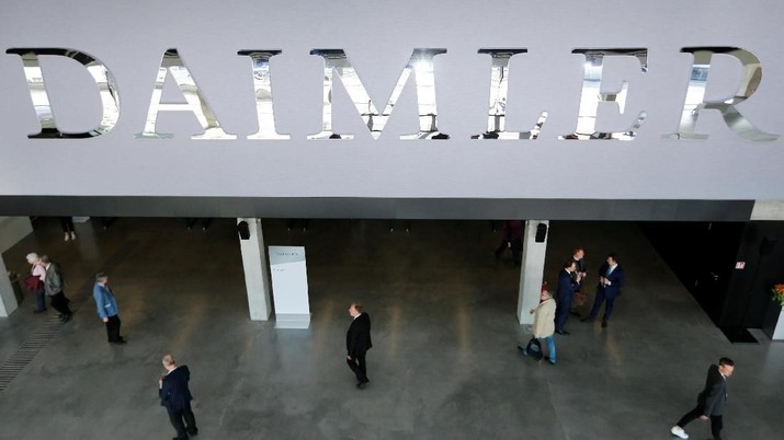 Pengurangan lebih dari 10.000 pekerja dari 300.000 staf Daimler di seluruh dunia juga telah diumumkan.