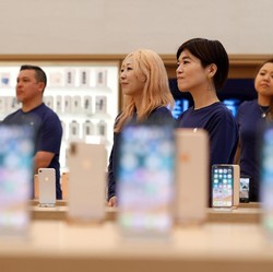 Rekor! Kapitalisasi Pasar Apple Tembus Hampir Rp 30.000 T