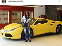 3 Cara Keren Hadapi Orang yang Suka Pamer Kekayaan