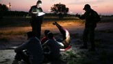 Pada pekan ini, Trump bahkan memerintahkan pengerahan militer ke perbatasan dengan Meksiko untuk membendung arus imigran ilegal. (Reuters/Loren Elliott)