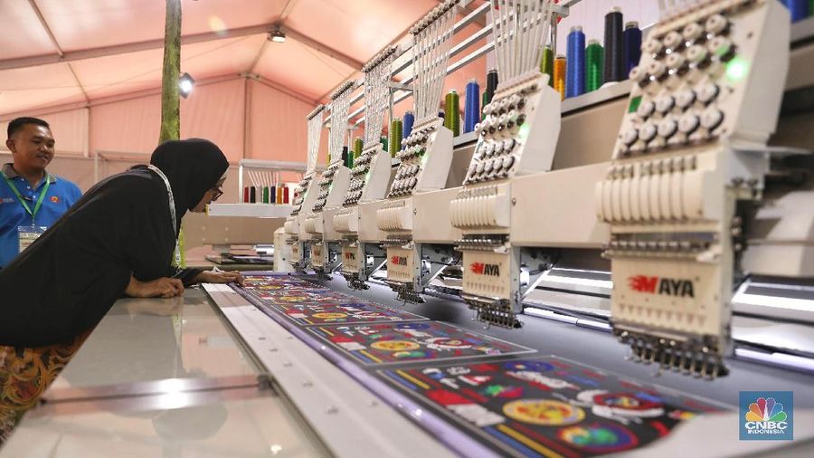 Pengusaha tekstil menganggap produk China yang kompetitif karena ada faktor pelemahan mata uang Yuan.