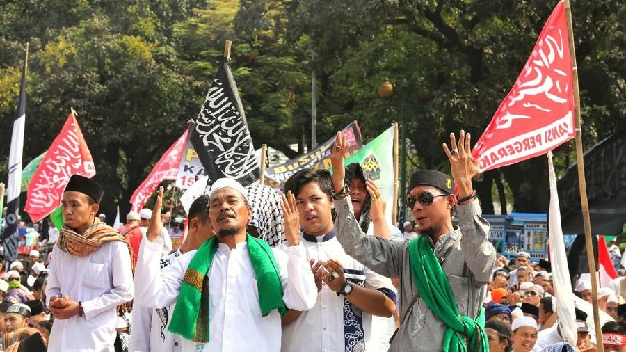 Aksi tersebut membuat Lalin di lokasi dialihkan dari arah Masjid Istiqlal, Jl Medan Merdeka Timur, dibelokkan ke Jl Medan Merdeka Utara.