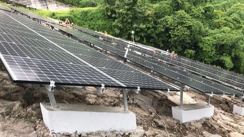 Kapasitas listrik terpasang yang dihasilkan sebesar 304,2 kilowatt-peak (kWp) atau setara 291.000 kilowatt-jam (kWh) per tahun.