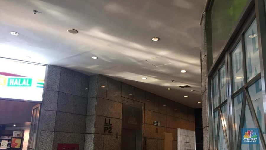 Masalah kebocoran hingga rubuhnya plafon di gedung Bursa Efek Indonesia (BEI) kemarin sore telah ditangani oleh pihak pengelola gedung,