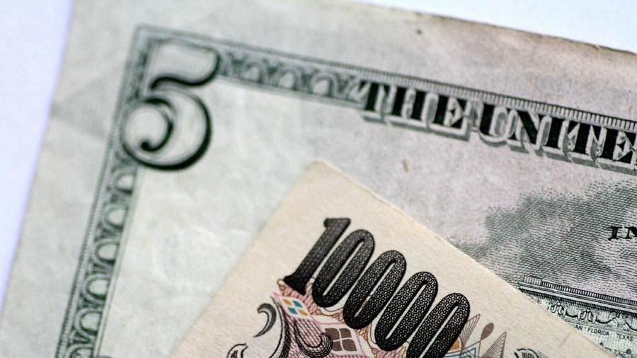 Sebuah 'konsorsium misterius' dikabarkan telah menegajukan penawaran senilai US$25 miliar setara Rp 343,7 triliun kepada FIFA untuk mengendalikan dua turnamen.