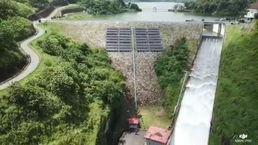 Kapasitas listrik terpasang yang dihasilkan sebesar 304,2 kilowatt-peak (kWp) atau setara 291.000 kilowatt-jam (kWh) per tahun.