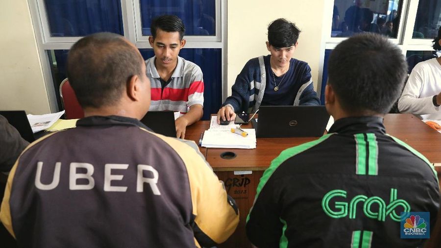 Para pengguna Uber diberitahukan untuk mengunduh aplikasi Grab agar dapat terus mendapatkan layanan transportasi.