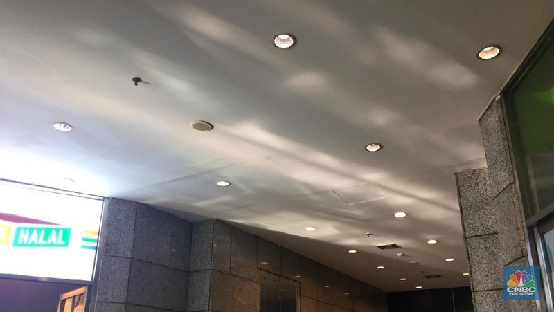 Masalah kebocoran hingga rubuhnya plafon di gedung Bursa Efek Indonesia (BEI) kemarin sore telah ditangani oleh pihak pengelola gedung,