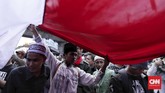Sukmawati Soekarnoputri sebenarnya sudah meminta maaf atas puisinya yang memicu kontroversi. Namun sejumlah ormas tetap menuntut polisi memproses Sukmawati. (CNN Indonesia/Hesti Rika)