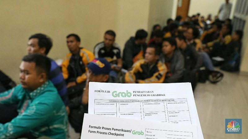 Pasca akusisi perusahaan transportasi daring Uber Technologies oleh Grab ratusan driver Uber mendaftarkan diri ke Grab.