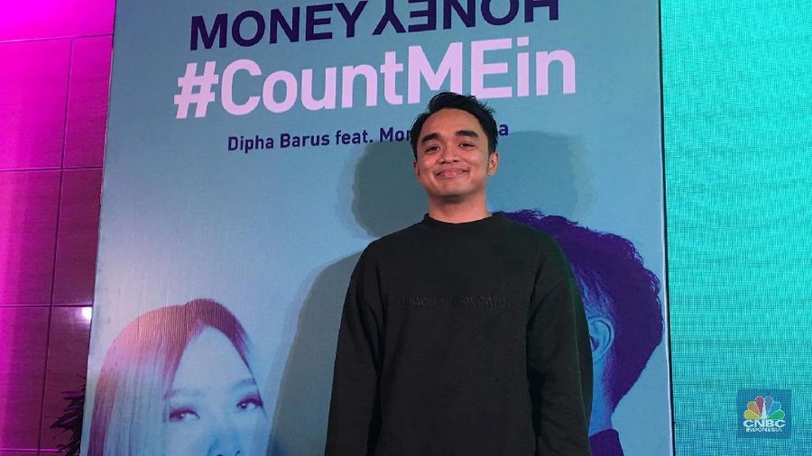 Dipha Barus memiliki restoran Fit Lokal yang menjual makanan sehat guna mendukung gaya hidup sehat.
