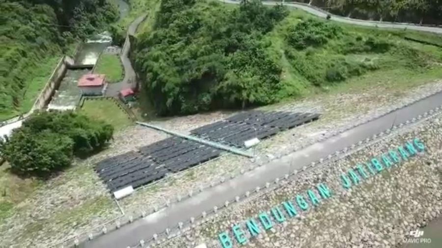 Kapasitas listrik terpasang yang dihasilkan sebesar 304,2 kilowatt-peak (kWp) atau setara 291.000 kilowatt-jam (kWh) per tahun.