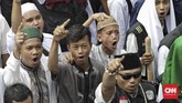 Aksi 64 yang digelar usai Salat Jumat ini diikuti sekitar 1500 orang dari Jakarta dan sekitarnya. Kantor Bareskrim Polri di Kementerian Kelautan dan Perikanan menjadi titik akhir peserta aksi. (CNN Indonesia/Adhi Wicaksono)