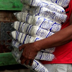 4 Cara Efektif Membuang Kelebihan Garam dari Tubuh