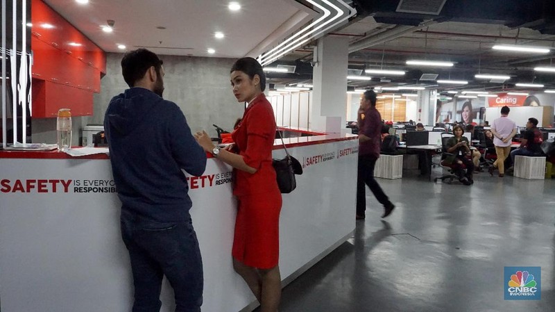 Kantor pusat Air Asia Malaysia menerapkan konsep kantor open office untuk kenyamanan kantor.
