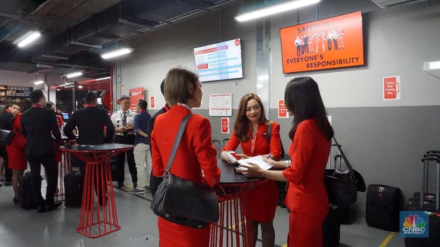 Kantor pusat Air Asia Malaysia menerapkan konsep kantor open office untuk kenyamanan kantor.
