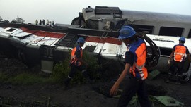 FOTO: Tabrakan Kereta Api Sancaka dengan Truk