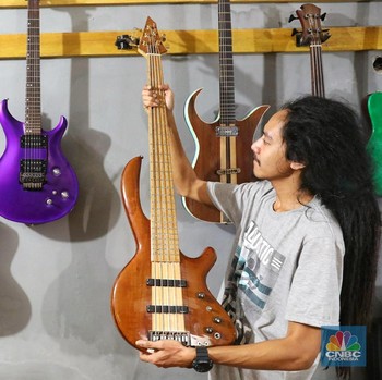 Gitar Buatan Industri Rumahan Tembus Pasar Internasional