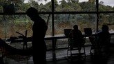 Paket untuk mengikuti kegiatan ini seharga US$3.000 (sekitar Rp41 juta) per orang. Dana tersebut akan disumbangkan untuk kebutuhan konservasi kawanan Macan Kumbang di Hutan Amazon.
