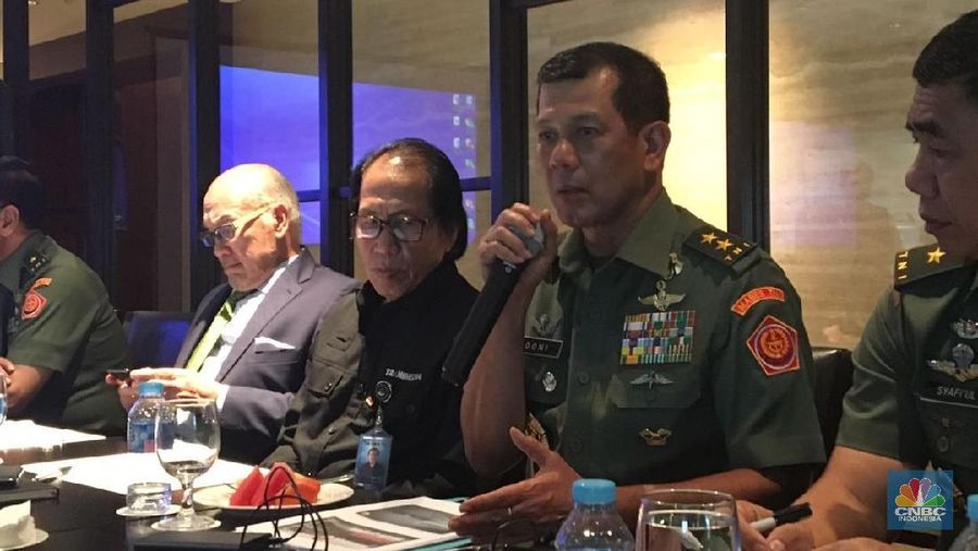 Presiden Joko Widodo (Jokowi) secara resmi melantik Letnan Jenderal Doni Monardo sebagai Kepala Badan Nasional Penanggulangan Bencana (BNPB).