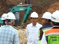 Ini Alasan Jokowi Tolak Bandara Gudang Garam Proyek Strategis