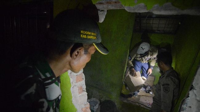 Polisi Buru Sumber Bahan Miras Oplosan di Cicalengka
