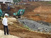 Jokowi Tinjau Pembangunan Jalan Tol Bocimi