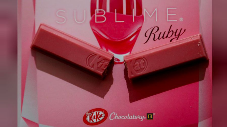 Nestle kenalkan KitKat cokelat rubi yang merupakan jenis cokelat baru selain hitam, susu, dan putih.