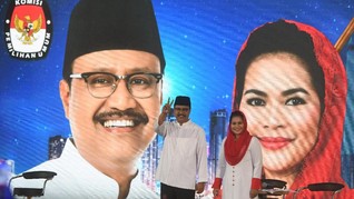 Puti Lambat Sampaikan Pendapat dalam Debat Pilgub Jatim