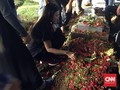 Andika 'Kerispatih' Dimakamkan Satu Lahad dengan Sang Ayah