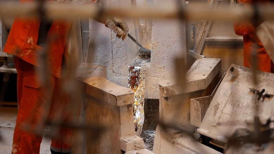 Pabrik ini mengolah kaleng bekas menjadi aluminium.