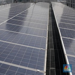 Kontrak Tertunda, PLTS Terapung Pertama RI Molor dari Target