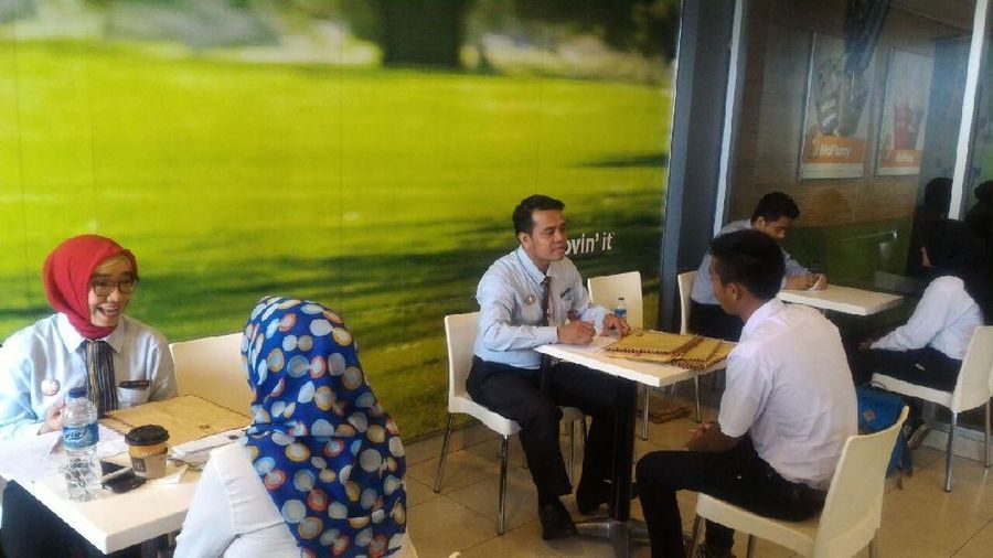 Rata-rata manajer rekrutmen memerlukan waktu hingga 3 bulan hingga akhirnya menentukan pilihan kepada kandidat yang cocok untuk suatu pekerjaan tertentu.