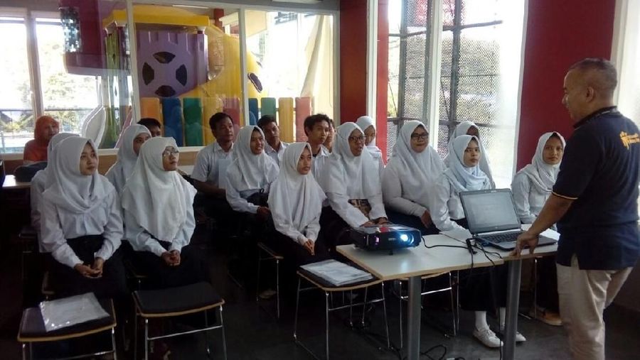 Diharapkan program ini dapat membantu pemerintah dalam menyediakan lapangan pekerjaan sekaligus meningkatkan kualitas SDM Indonesia.