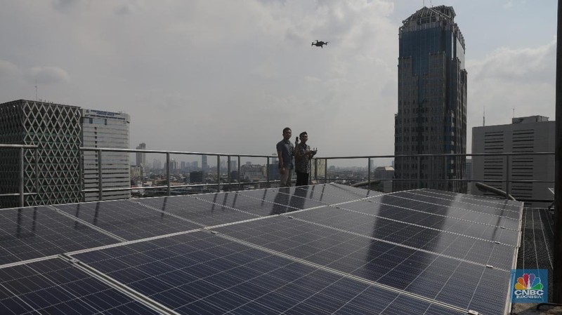 Dengan adanya PLTS ini pemakaian listrik dapat hemat hingga 60 persen.