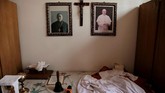 Gereja bawah tanah secara umum ditolerir, meski diawasi ketat oleh pihak berwenang. (REUTERS/Damir Sagolj)