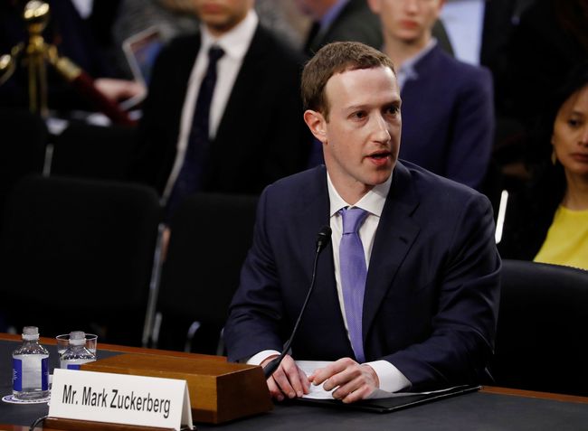 Saham Facebook Anjlok 40 Investor Cecar Zuckerberg