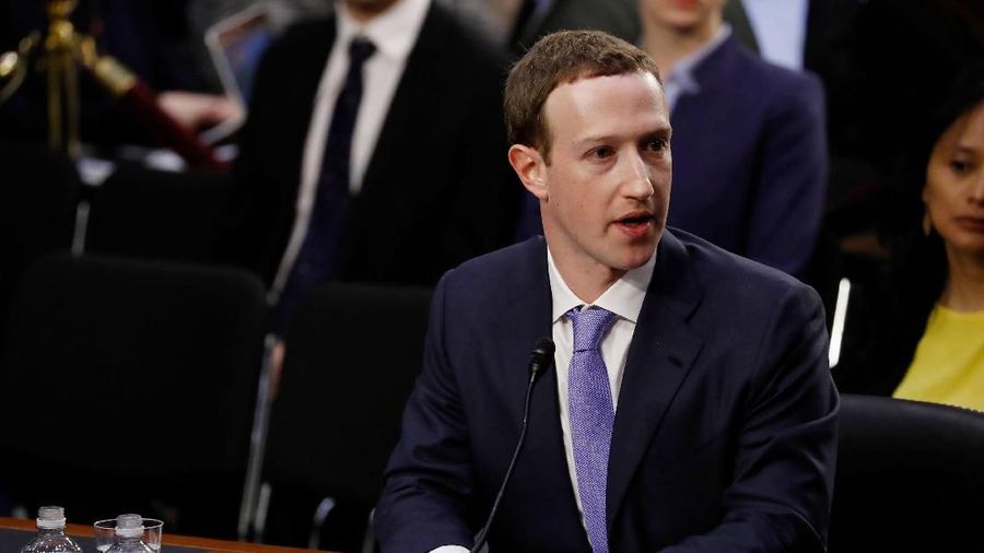 Facebook sedang dihadapkan pada skandal Cambridge Analytica, penggunaan Facebook oleh Rusia untuk pengaruhi pemilihan presiden AS 2016.