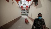 Saat Jumat Agung, warga Youtong terang-terang menunjukkan keyakinannya. (REUTERS/Damir Sagolj)