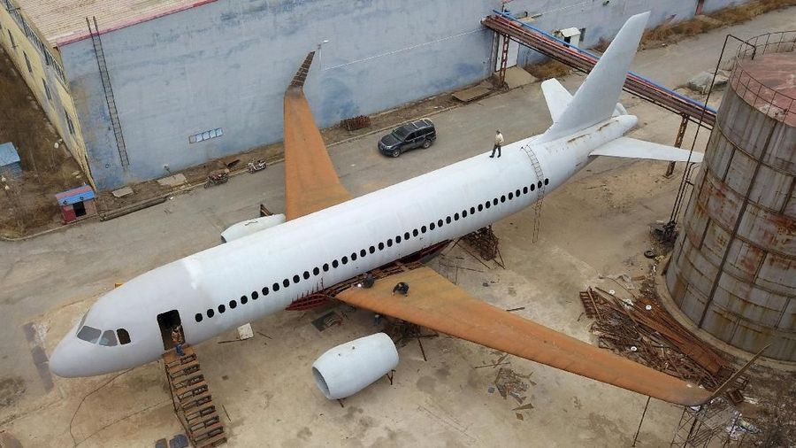 Penggemar Pesawat buat replika Airbus A320 dengan uang tabungannya.