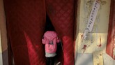 Sementara sejumlah warga Katolik mengatakan telah lama menantikan kesepakatan negara dengan Vatikan, yang lainnya khawatir langkah itu bisa memicu perpecahan lebih parah. (REUTERS/Damir Sagolj)