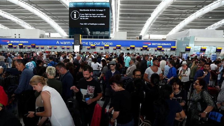 Antrean Pengecekan Paspor di Bandara Heathrow Capai 2,5 Jam!