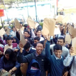 Angka Pengangguran Turun Gegara Jadi Driver Gojek-Grab?