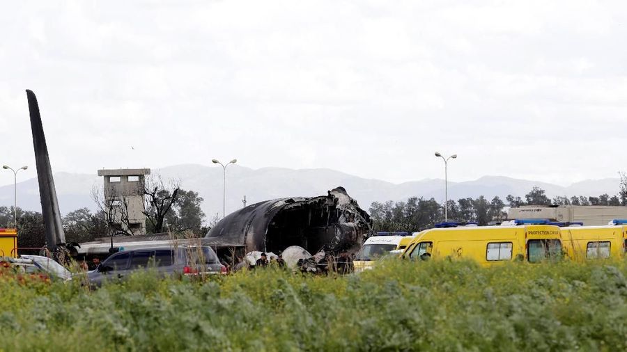 Ilyushin Il-76 juga dikenal sebagai pesawat kargo untuk mengangkut alat berat.