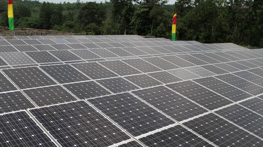 Adaro merupakan perusahaan yang bergerak sektor energi dan mulai merintis untuk membangun pembangkit tenaga surya melalui anak usaha.