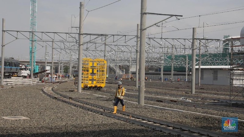 Seluruh pengerjaan MRT akan selesai tahun depan dan mulai beroperasi secara ko­mersil pada 31 Maret 2019.