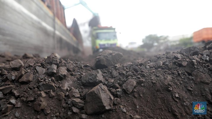 Indonesia adalah salah satu negara dengan cadangan batu bara terbesar dunia, tapi dieksploitasi berlebihan