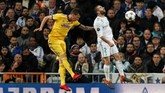 Memasuki menit ke-37 umpan silang Stephan Lichtsteiner dikonversi menjadi gol oleh Mandzukic. Juventus memimpin 2-0 hingga akhir babak pertama. (REUTERS/Paul Hanna)