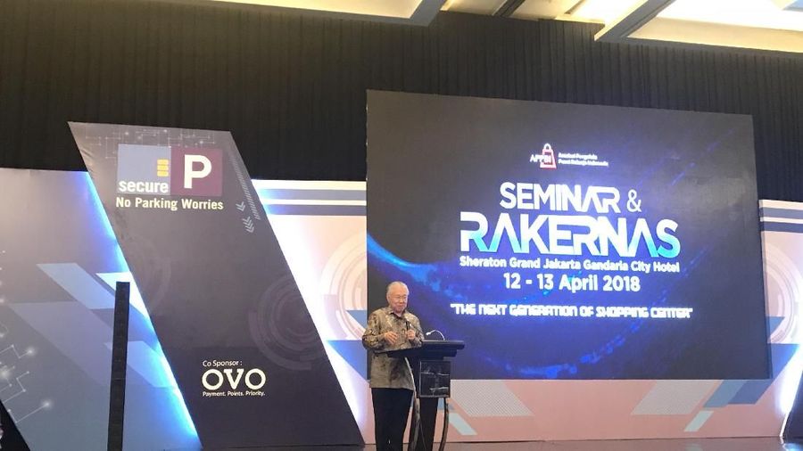 Dalam aturan e-commerce, toko online harus menjual 80% produk lokal. Pajak penghasilan IKM akan diturunkan dari 1% jadi 0,5%. 